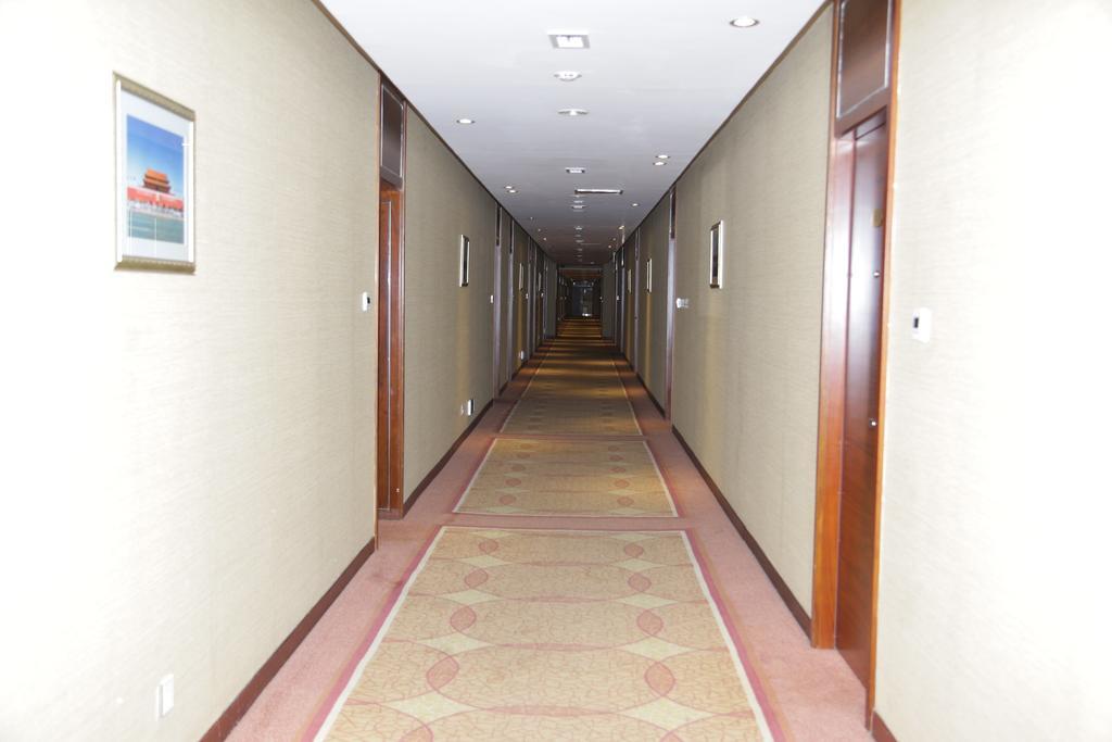 Soluxe Hotel Almaty Exterior photo