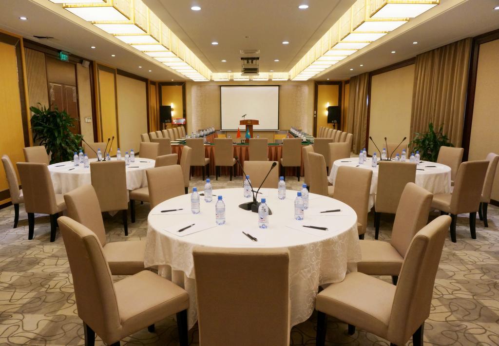 Soluxe Hotel Almaty Exterior photo