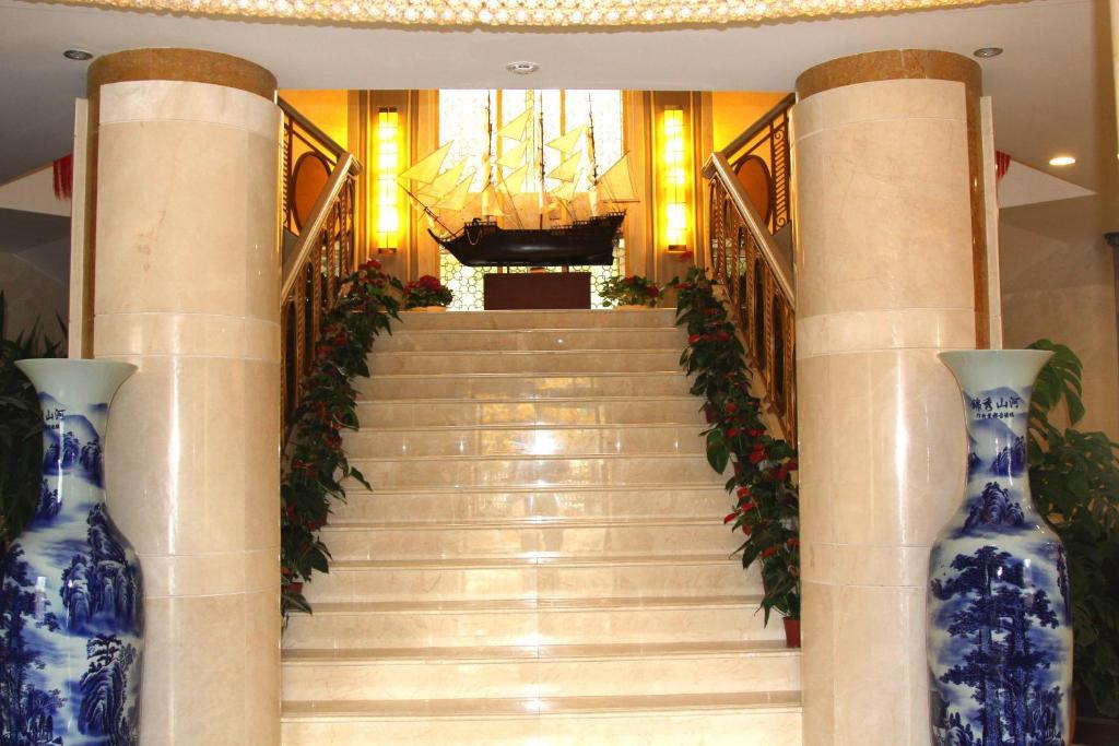 Soluxe Hotel Almaty Exterior photo